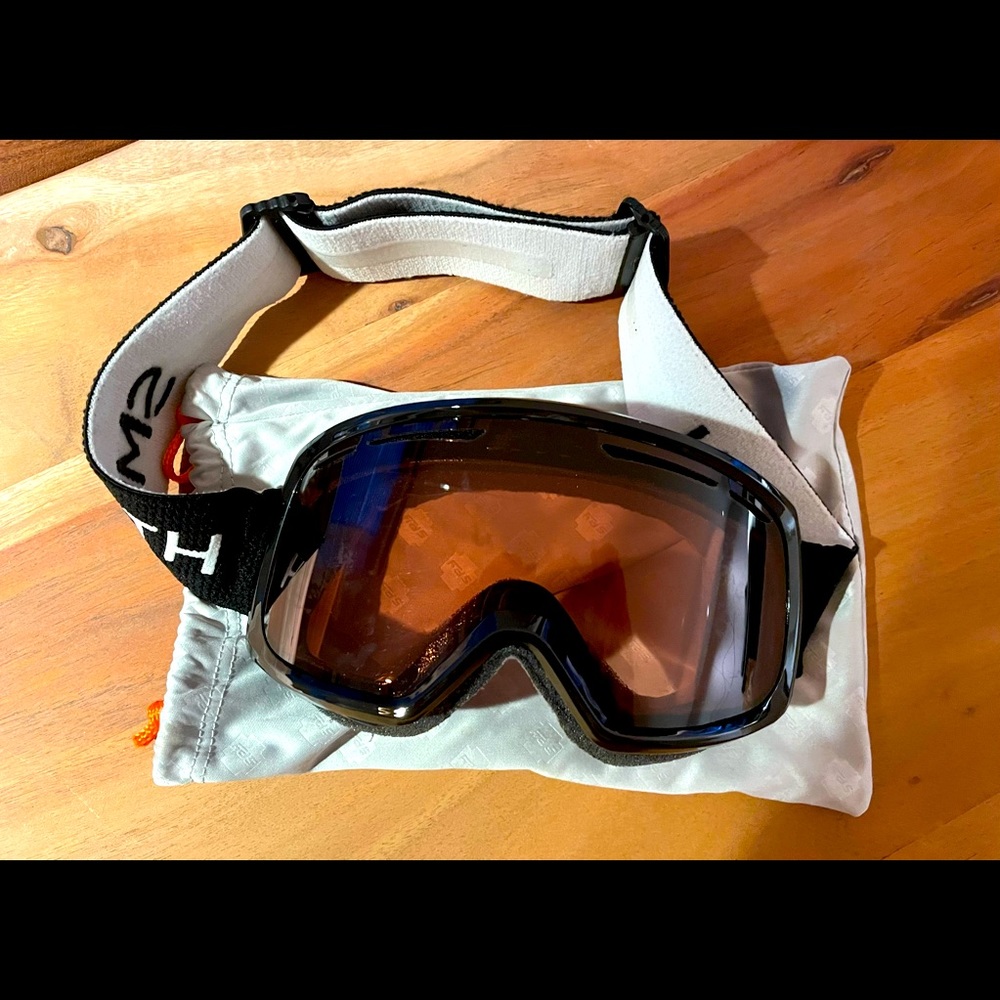 Cariboo OTG ski/snowboard Smith goggles